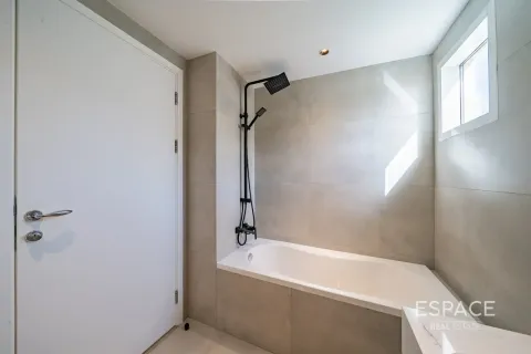 Vila u Meadows, Dubai, UAE 4 spavaćih soba, 320 m2 Br. 738281 - fotografija 11