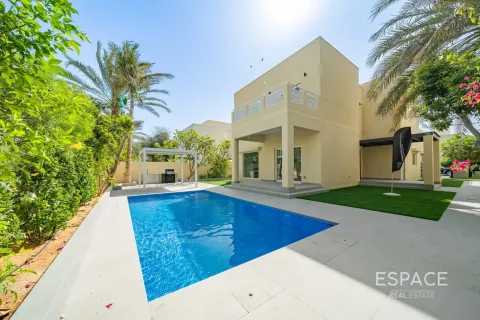 Vila u Meadows, Dubai, UAE 4 spavaćih soba, 320 m2 Br. 738281 - fotografija 18