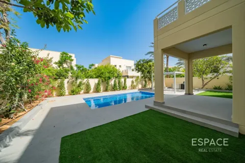 Vila u Meadows, Dubai, UAE 4 spavaćih soba, 320 m2 Br. 738281 - fotografija 19