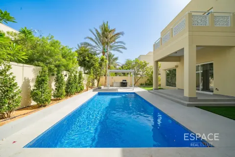 Willa w Meadows, Dubai, ZEA 4 sypialnie, 320 mkw. nr 738281