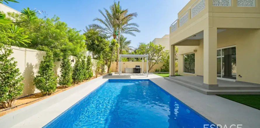 Vila u Meadows, Dubai, UAE 320 m2, 4 spavaćih soba Br. 738281