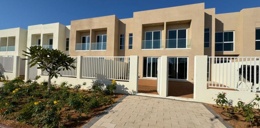 Řadový dům v Ras Al Khaimah, SAE 2 ložnice, 170 m² Č.: 734605