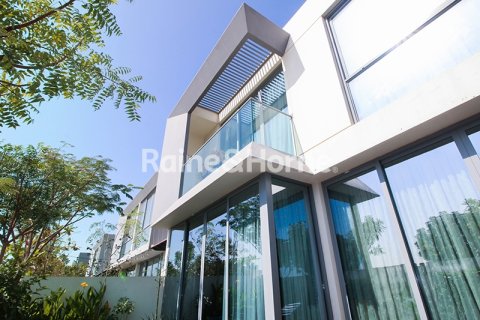 Villa in Dubai, UAE 4 bedrooms, 313.2 sq.m. № 707596 - photo 2