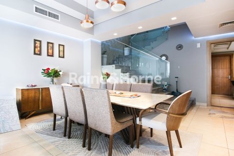 Villa in Dubai, UAE 4 bedrooms, 313.2 sq.m. № 707596 - photo 4