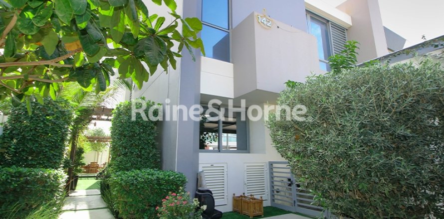 Villa in Dubai, UAE 4 bedrooms, 313.2 sq.m. № 707596