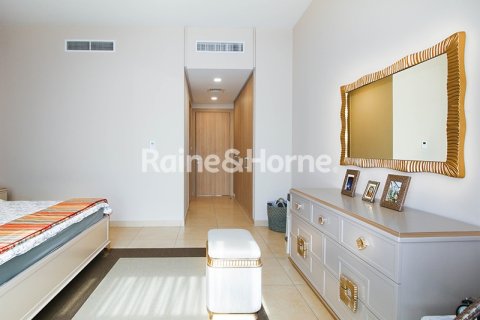 Villa in Dubai, UAE 4 bedrooms, 313.2 sq.m. № 707596 - photo 19