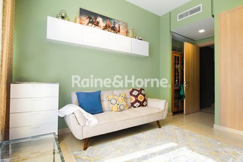Villa in Dubai, UAE 4 bedrooms, 313.2 sq.m. № 707596 - photo 15