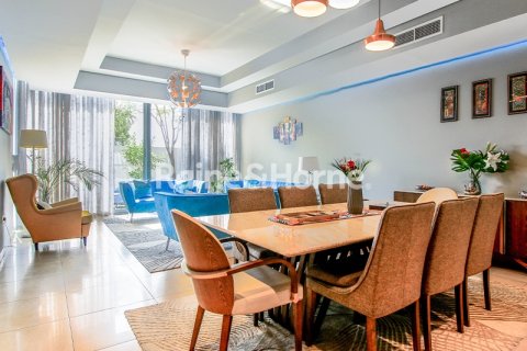 Villa in Dubai, UAE 4 bedrooms, 313.2 sq.m. № 707596 - photo 3