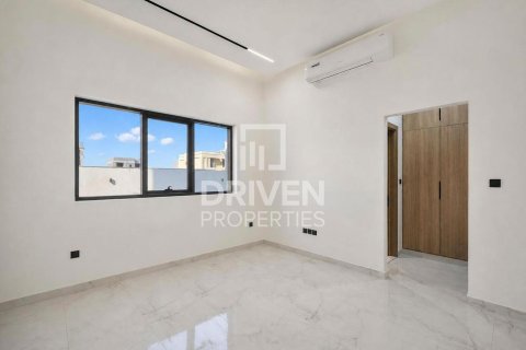 Villa sa Al Aweer, Dubai, UAE 5 silid-tulugan, 759.02 sq.m. № 768369 - larawan 7