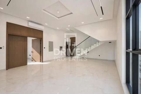 Villa sa Al Aweer, Dubai, UAE 5 silid-tulugan, 759.02 sq.m. № 768369 - larawan 2