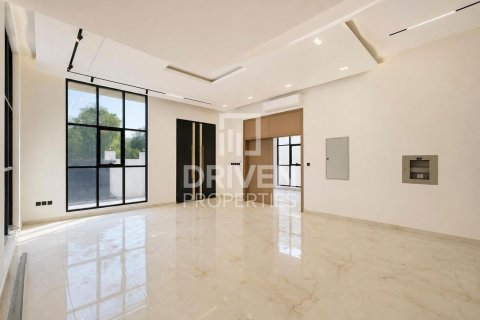 Villa sa Al Aweer, Dubai, UAE 5 silid-tulugan, 759.02 sq.m. № 768369 - larawan 3