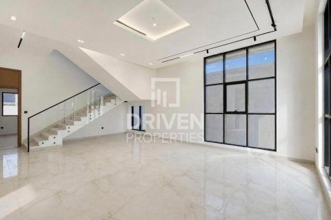 Villa sa Al Aweer, Dubai, UAE 5 silid-tulugan, 759.02 sq.m. № 768369 - larawan 1