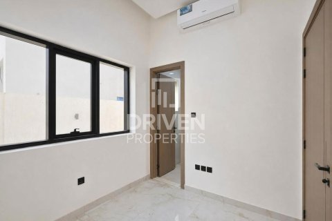 Villa sa Al Aweer, Dubai, UAE 5 silid-tulugan, 759.02 sq.m. № 768369 - larawan 9