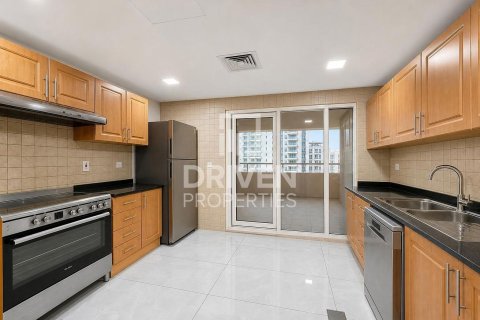 Apartmen di Jumeirah Lake Towers, Dubai, UAE 2 bilik tidur, 183.76 meter persegi № 765317 - foto 16