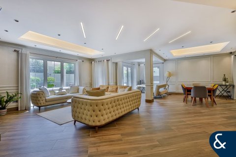 Vilă de vânzare în Dubai Land, Dubai, EAU 4 dormitoare, 394 mp.  №666330 - poză 1