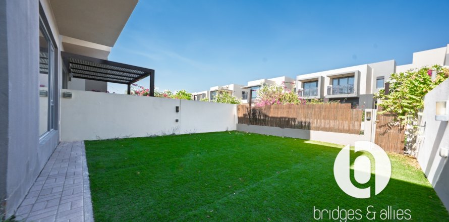 Villa in Dubai Hills Estate, UAE 3 bedrooms, 195 sq.m. № 697379