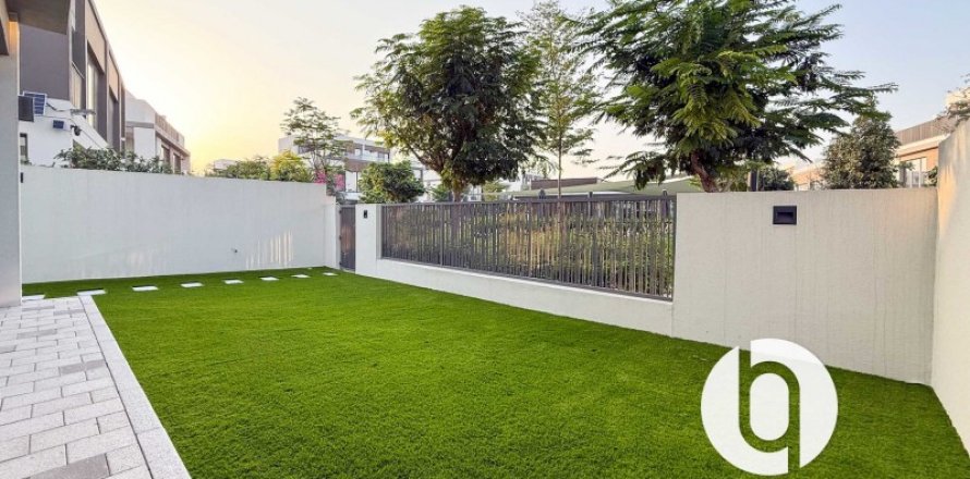 ویلا در Tilal Al Ghaf، Dubai ، امارات متحده عربی 4 خوابه ، 245 متر مربع.  شماره 697390