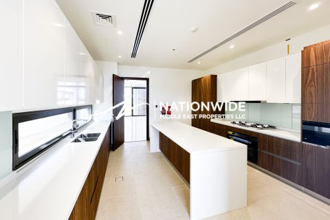 Villa til salg i Abu Dhabi, UAE 5 soveværelser, 646 kvm № 659645 - foto 4