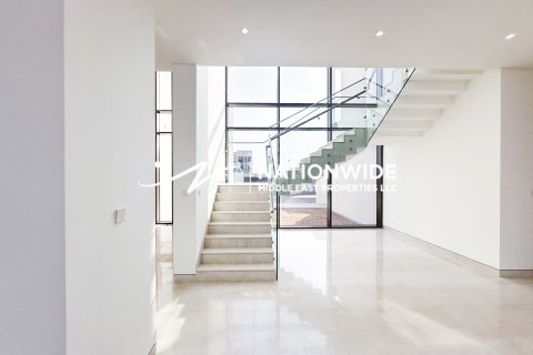 Villa til salg i Abu Dhabi, UAE 5 soveværelser, 646 kvm № 659645 - foto 5