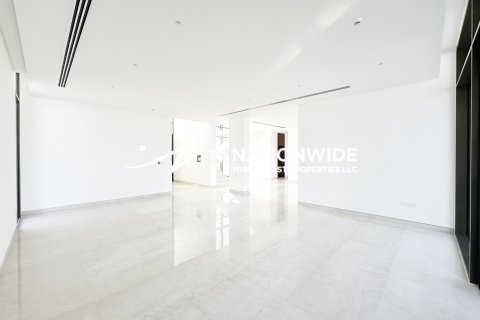 Villa til salg i Abu Dhabi, UAE 5 soveværelser, 646 kvm № 659645 - foto 2