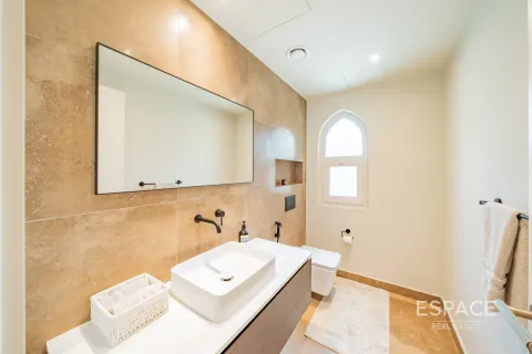 Vilë në Dubai Sports City, Dubai, Emiratet e Bashkuara Arabe 5 dhoma gjumi, 446 m2. № 649752 - Foto 12