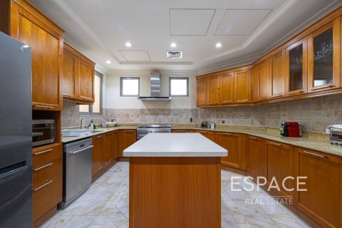 Villa en venta en Palm Jumeirah, Dubai, EAU 4 dormitorios, 465 m2 № 649836 - foto 7