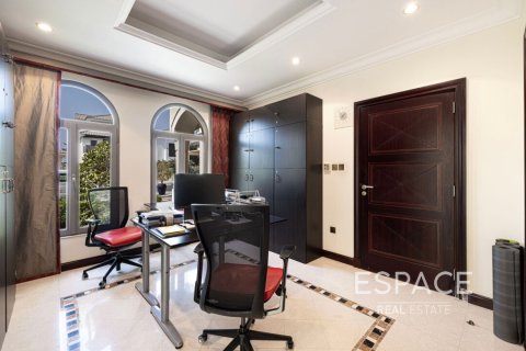 Villa en venta en Palm Jumeirah, Dubai, EAU 4 dormitorios, 465 m2 № 649836 - foto 15