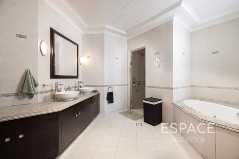 Villa en venta en Palm Jumeirah, Dubai, EAU 4 dormitorios, 465 m2 № 649836 - foto 17