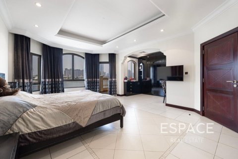 Villa en venta en Palm Jumeirah, Dubai, EAU 4 dormitorios, 465 m2 № 649836 - foto 13