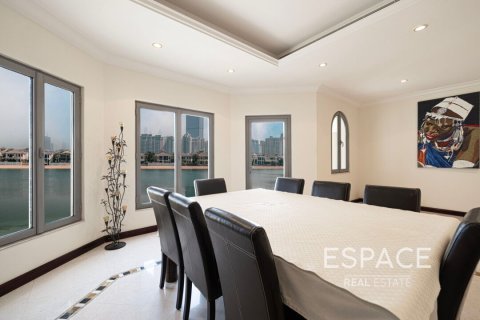Villa en venta en Palm Jumeirah, Dubai, EAU 4 dormitorios, 465 m2 № 649836 - foto 16