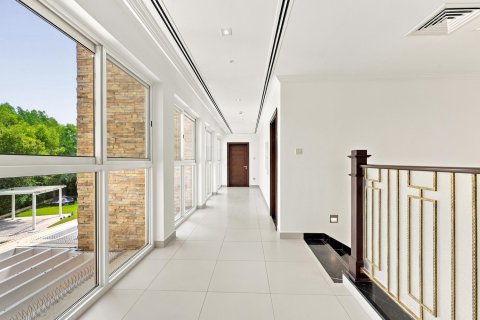 Vilë në Jumeirah Golf Estates, Dubai, Emiratet e Bashkuara Arabe 5 dhoma gjumi, 749.27 m2. № 764297 - Foto 16