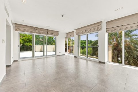 Vilë në Jumeirah Golf Estates, Dubai, Emiratet e Bashkuara Arabe 5 dhoma gjumi, 749.27 m2. № 764297 - Foto 19