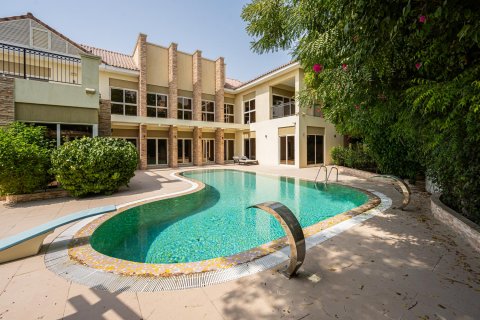 Vilë në Jumeirah Golf Estates, Dubai, Emiratet e Bashkuara Arabe 5 dhoma gjumi, 749.27 m2. № 764297 - Foto 11
