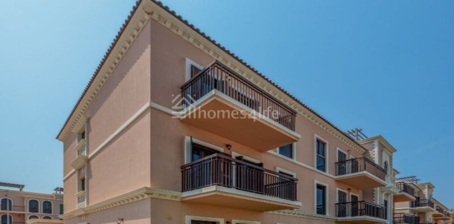 Villa i Jumeirah, Dubai, Emiratene 4 soverom, 368 kvm nr. 678859