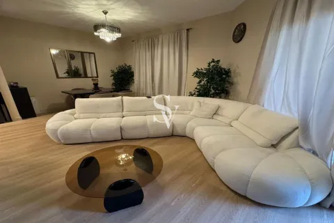 Jumeirah Village Circle, Dubai, UAE의 판매용 아파트 70제곱미터 번호 732139 - 사진 1