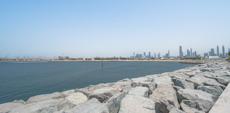 Tokë në Jumeirah, Dubai, Emiratet e Bashkuara Arabe 1978.83 m2. № 757470