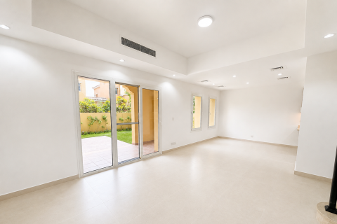 Townhouse i Arabian Ranches, Dubai, UAE 2 soveværelser, 200.48 kvm № 754390