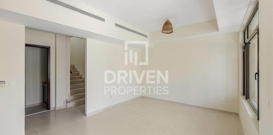 Villa asukohaga Reem, Dubai, AÜE: 3 magamistoaga, 220.27 m² Nr 746805