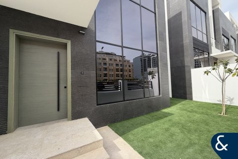 Jumeirah Village Circle, Dubai, UAE의 임대용 빌라 침실 4개, 27제곱미터 번호 688523 - 사진 4