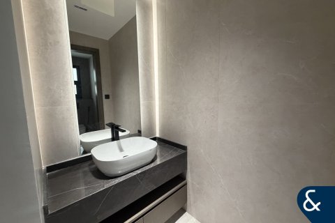 Jumeirah Village Circle, Dubai, UAE의 임대용 빌라 침실 4개, 27제곱미터 번호 688523 - 사진 17