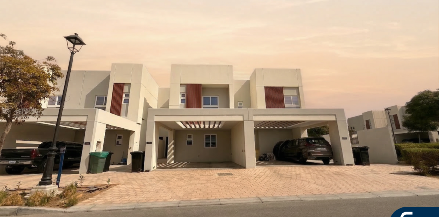 Kuća u nizu u gradu Dubai Land, Dubai, UAE 3 spavaće sobe, 179 m2 Br. 688527