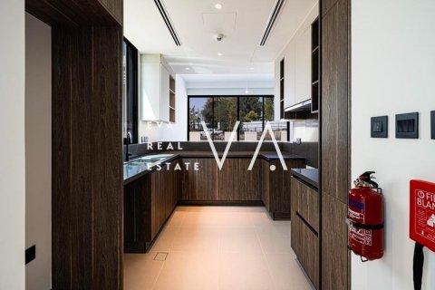 Vila di Dubai, UEA 4 kamar tidur, 405 m2 nomor 637625 - foto 2