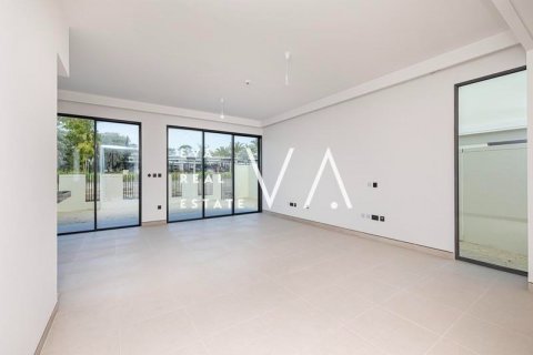 Villa in Dubai, UAE 4 bedrooms, 405 sq.m. № 637624 - photo 2