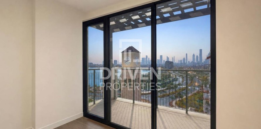 Apartment in Jumeirah, Dubai, UAE 2 bedrooms, 112.51 sq.m. № 768058
