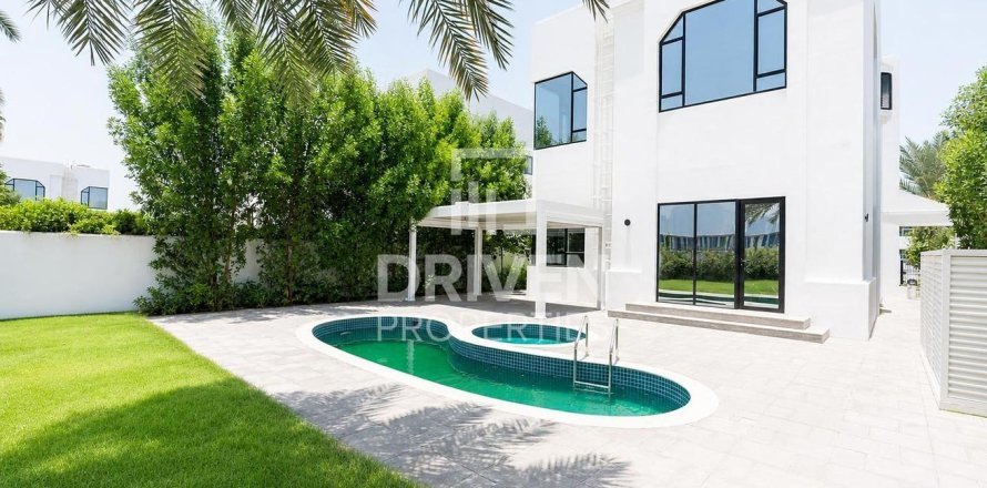 Jumeirah, Dubai, संयुक्त अरब अमीरात में विला, 5 बेडरूम, 341.6 वर्ग मीटर, संख्या 768061