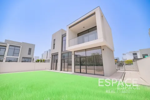 Villa in Al Furjan, Dubai, UAE 5 bedrooms, 414 sq.m. № 650119 - photo 1