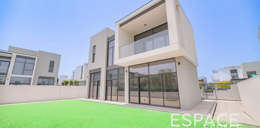 Villa in Al Furjan, Dubai, UAE 5 bedrooms, 414 sq.m. № 650119