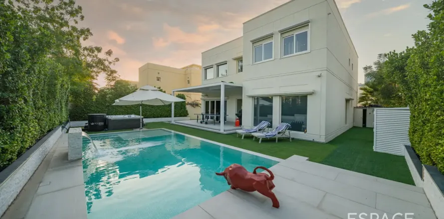 Huvila Meadows, Dubai, Arabiemiraatit 5 makuuhuonetta, 353 m2 № 738017