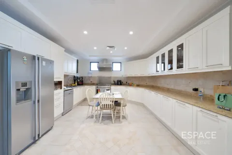 Villa zum Verkauf in Palm Jumeirah, Dubai, VAE 4 Schlafzimmer, 465 m2 Nr. 738020 - Foto 8
