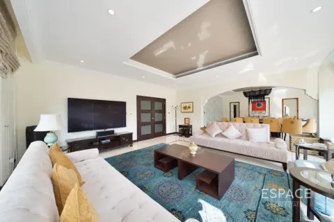 Villa zum Verkauf in Palm Jumeirah, Dubai, VAE 4 Schlafzimmer, 465 m2 Nr. 738020 - Foto 4